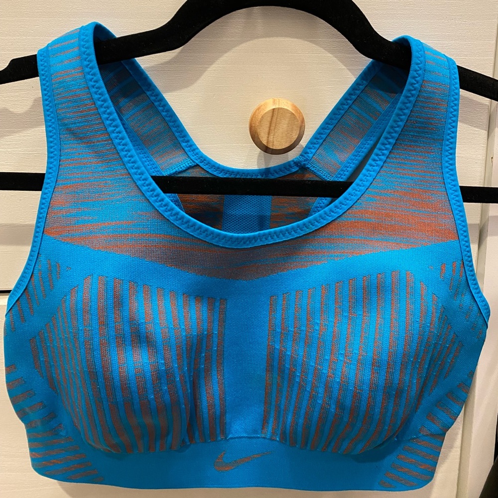 Nike FENOM Flyknit Sports Bra Size Small Like New